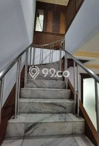 Jual Rumah Luas Elegan Dengan View Eksklusif di Meruya, Jakarta Barat Jual Rumah Luas Elegan Dengan View Eksklusif di Meruya, Jakarta Barat