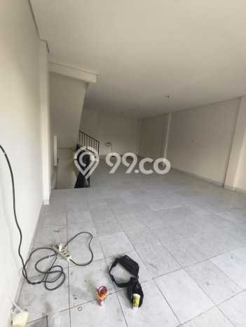 Ruko Disewa di Jakarta Barat dengan LB 214m2 Area Komersial Ramai Ruko Disewa di Jakarta Barat dengan LB 214m2 Area Komersial Ramai