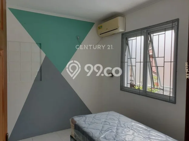 Hunian Mewah LB 300m2 Siap Pakai Desain Elegan di Bintaro, Tangerang Selatan Hunian Mewah LB 300m2 Siap Pakai Desain Elegan di Bintaro, Tangerang Selatan