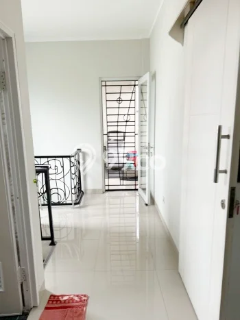 Hunian Cantik Modern Lb 200m2 di Cipondoh, Tangerang Hunian Cantik Modern Lb 200m2 di Cipondoh, Tangerang
