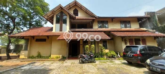 Rumah Nyaman 2 Lantai Siap Huni Dengan Halaman Luas Rumah Nyaman 2 Lantai Siap Huni Dengan Halaman Luas