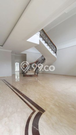 Rumah Strategis dengan 5 Kamar Tidur dan 5 Kamar Mandi di Kawasan Ampera, Jakarta Selatan Rumah Strategis dengan 5 Kamar Tidur dan 5 Kamar Mandi di Kawasan Ampera, Jakarta Selatan
