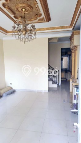 Rumah dengan Lokasi Strategis 3 KT di Jatiwaringin, Bekasi Rumah dengan Lokasi Strategis 3 KT di Jatiwaringin, Bekasi