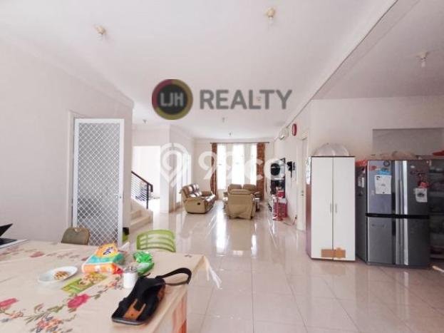 Rumah Mewah LB 232m2 Siap Huni Desain Elegan di Alam Sutera, Tangerang Rumah Mewah LB 232m2 Siap Huni Desain Elegan di Alam Sutera, Tangerang