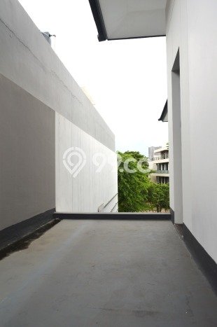Ready to Use! Luxury House LT 300m2 Desain Modern di BSD City Ready to Use! Luxury House LT 300m2 Desain Modern di BSD City