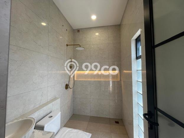Rumah Nyaman 4 KT LB 180m2 Kondisi Bagus di BSD City Rumah Nyaman 4 KT LB 180m2 Kondisi Bagus di BSD City