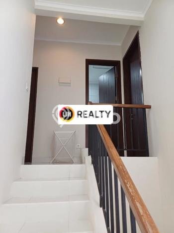 HOT DEAL! Rumah area BSD City, 3 KT, Area Strategis, Luas 98m² LB 125m² HOT DEAL! Rumah area BSD City, 3 KT, Area Strategis, Luas 98m² LB 125m²