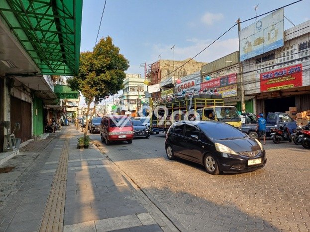 Ruko Dijual Lokasi Emas di Karawang Barat Luas 100m2 Ruko Dijual Lokasi Emas di Karawang Barat Luas 100m2