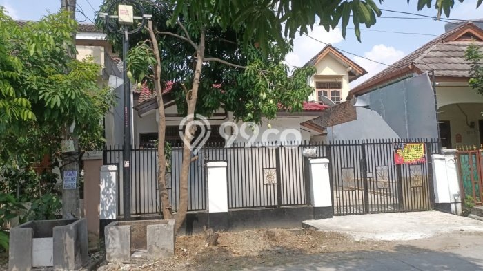 LIMITED OFFER! Rumah Premium di Golden City, Luas 120m² Bangunan 100m² LIMITED OFFER! Rumah Premium di Golden City, Luas 120m² Bangunan 100m²