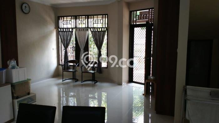 Siap Huni Rumah Mewah 5 Kamar di Jatinegara Dekat ke Mana Pun Siap Huni Rumah Mewah 5 Kamar di Jatinegara Dekat ke Mana Pun