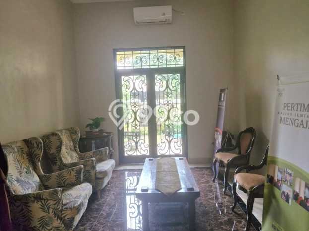 For Sale! Luxury House LT 300m2 Desain Modern di Pondok Kelapa For Sale! Luxury House LT 300m2 Desain Modern di Pondok Kelapa