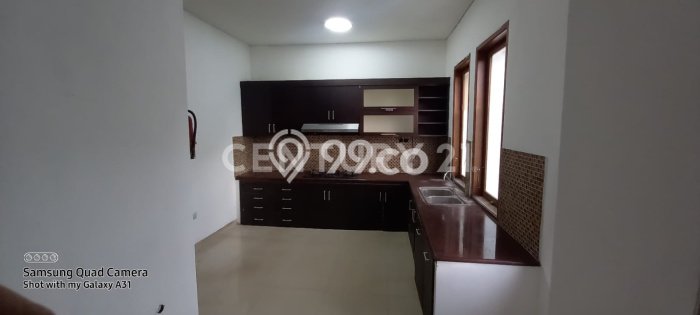 Rumah Mewah LB 275m2 Siap Pakai Desain Elegan di Pondok Labu, Jakarta Selatan Rumah Mewah LB 275m2 Siap Pakai Desain Elegan di Pondok Labu, Jakarta Selatan
