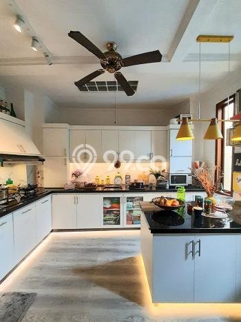 Hunian Elit LB 500m2 Siap Huni Desain Elegan di Bintaro, Tangerang Selatan Hunian Elit LB 500m2 Siap Huni Desain Elegan di Bintaro, Tangerang Selatan