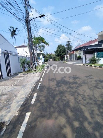 Rumah Asri di Pulomas, 2 KM, LT 451m² LB 280m² Rumah Asri di Pulomas, 2 KM, LT 451m² LB 280m²