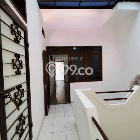 Rumah di Cempaka Putih, 3 KM, Area Elite, Luas 200m² Bangunan 250m² Rumah di Cempaka Putih, 3 KM, Area Elite, Luas 200m² Bangunan 250m²