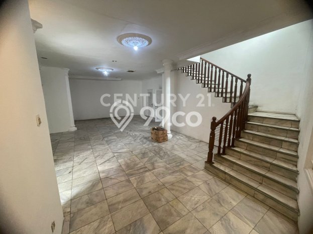 LOKASI STRATEGIS! Rumah kawasan Cipete, Akses ke Stasiun, 3 KM, Luas 330m² Bangunan 300m² LOKASI STRATEGIS! Rumah kawasan Cipete, Akses ke Stasiun, 3 KM, Luas 330m² Bangunan 300m²