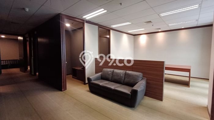 Unit Kantor Paling Strategis di Kebayoran Baru Jakarta Selatan dengan LB 221m2 Unit Kantor Paling Strategis di Kebayoran Baru Jakarta Selatan dengan LB 221m2