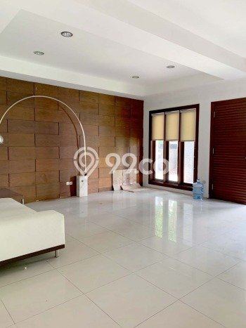 Lokasi strategis! Rumah siap pakai dikontrakkan di Kebayoran Baru LB 400m2 Lokasi strategis! Rumah siap pakai dikontrakkan di Kebayoran Baru LB 400m2