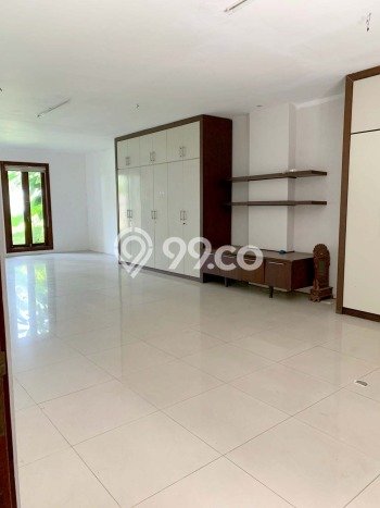 Lokasi strategis! Rumah siap pakai dikontrakkan di Kebayoran Baru LB 400m2 Lokasi strategis! Rumah siap pakai dikontrakkan di Kebayoran Baru LB 400m2