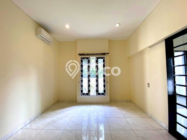 Rumah Asri di Kebayoran Baru, 4 KT, Bebas Banjir Rumah Asri di Kebayoran Baru, 4 KT, Bebas Banjir