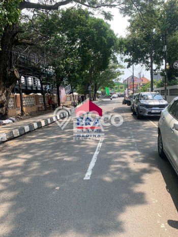 Rumah Mewah LB 450m2 Siap Huni Desain Elegan di Bintaro, Tangerang Selatan Rumah Mewah LB 450m2 Siap Huni Desain Elegan di Bintaro, Tangerang Selatan