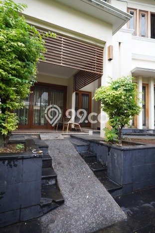 Hunian Mewah LB 1000m2 Siap Pakai Desain Elegan di Slipi, Jakarta Barat Hunian Mewah LB 1000m2 Siap Pakai Desain Elegan di Slipi, Jakarta Barat