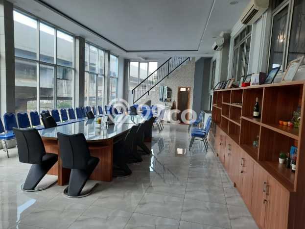 Gudang Disewa di Jakarta Timur dengan LB 2600m2 Area Komersial Ramai Gudang Disewa di Jakarta Timur dengan LB 2600m2 Area Komersial Ramai