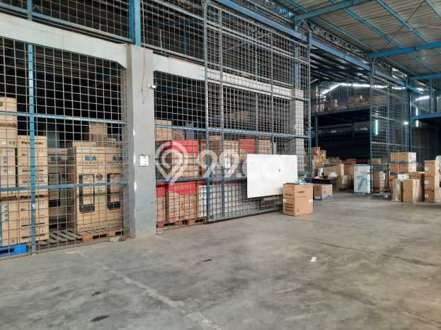 Gudang Disewa di Jakarta Timur dengan LB 2600m2 Area Komersial Ramai Gudang Disewa di Jakarta Timur dengan LB 2600m2 Area Komersial Ramai