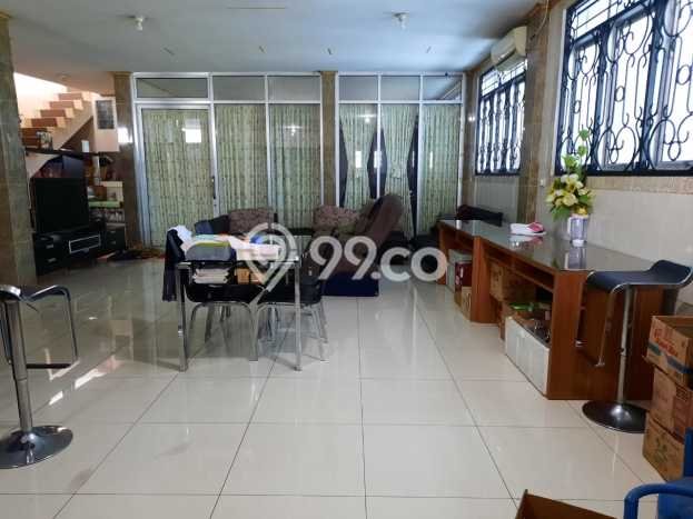 Gudang Disewa di Jakarta Timur dengan LB 2600m2 Area Komersial Ramai Gudang Disewa di Jakarta Timur dengan LB 2600m2 Area Komersial Ramai