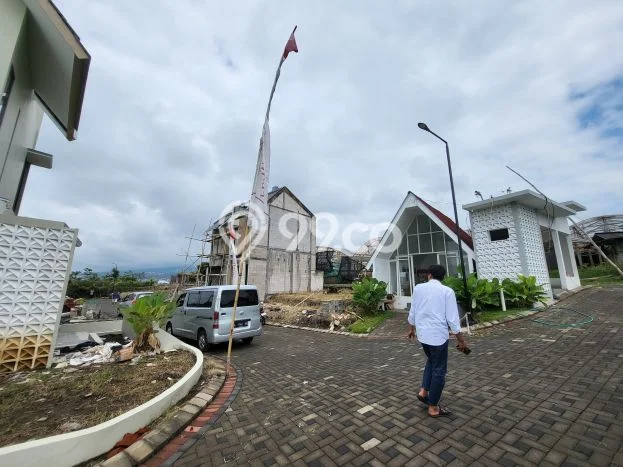 Rumah Minimalis 3 KT LT 70m2 di Batu Rumah Minimalis 3 KT LT 70m2 di Batu