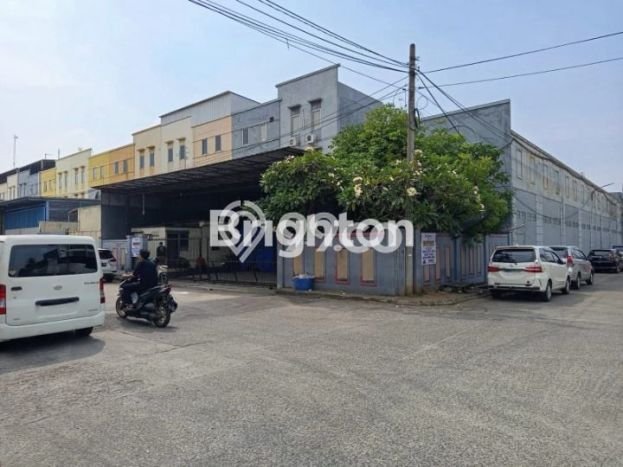 Unit Gudang Disewakan di Kapuk di Area Ramai & Strategis Unit Gudang Disewakan di Kapuk di Area Ramai & Strategis
