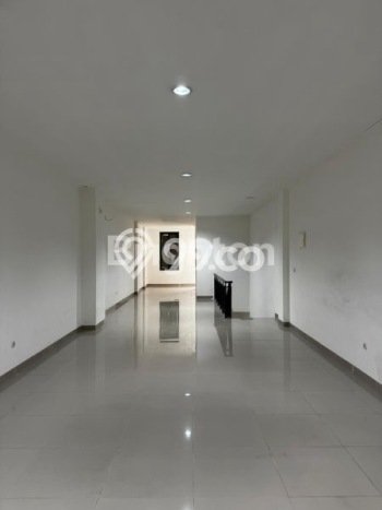 Ruko Kawasan Strategis Kawasan , Luas 228m2m², Jalan Raya Ruko Kawasan Strategis Kawasan , Luas 228m2m², Jalan Raya