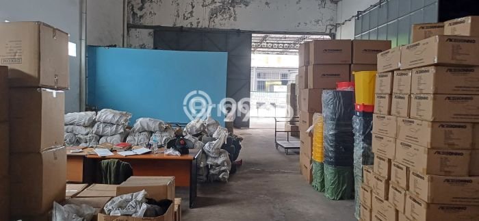 Unit Gudang Disewakan di Kapuk di Area Ramai & Strategis Unit Gudang Disewakan di Kapuk di Area Ramai & Strategis