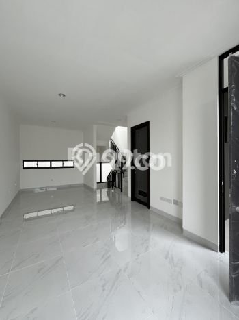 For Sale! Luxury House LT 75m2 Desain Elegan di Pantai Indah Kapuk For Sale! Luxury House LT 75m2 Desain Elegan di Pantai Indah Kapuk