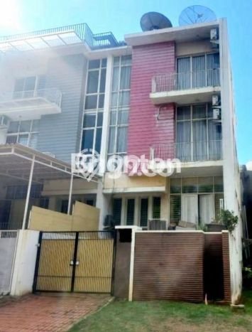 Rumah Elit Modern Siap Huni di Pantai Indah Kapuk Jakarta Utara Rumah Elit Modern Siap Huni di Pantai Indah Kapuk Jakarta Utara