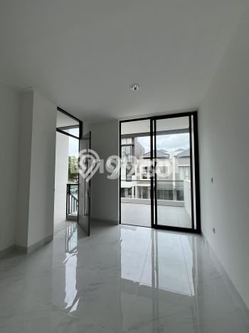 For Sale! Luxury House LT 75m2 Desain Elegan di Pantai Indah Kapuk For Sale! Luxury House LT 75m2 Desain Elegan di Pantai Indah Kapuk