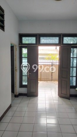 Dijual Rumah 5 Kamar Lokasi Ideal Bagus dan Strategis di Kembangan Dijual Rumah 5 Kamar Lokasi Ideal Bagus dan Strategis di Kembangan