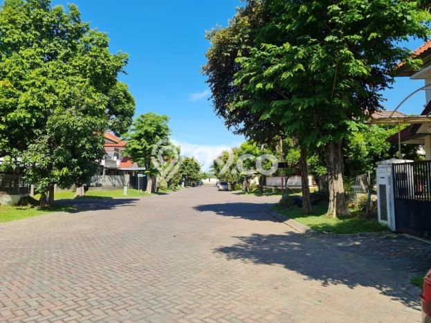 Rumah di Graha, Surabaya, Luas 383m² Bangunan 300m² Rumah di Graha, Surabaya, Luas 383m² Bangunan 300m²