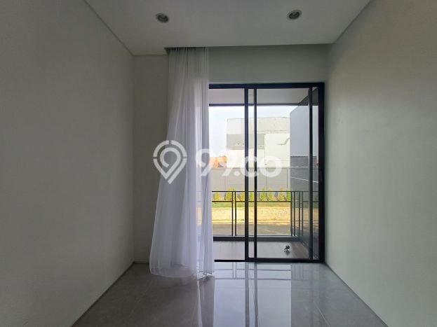 Rumah Elit LB 173m2 Siap Pakai Desain Elegan di Citraland, Surabaya Rumah Elit LB 173m2 Siap Pakai Desain Elegan di Citraland, Surabaya