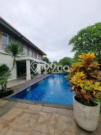 Ready to Use! Luxury House LT 1650m2 Desain Modern di Veteran Ready to Use! Luxury House LT 1650m2 Desain Modern di Veteran