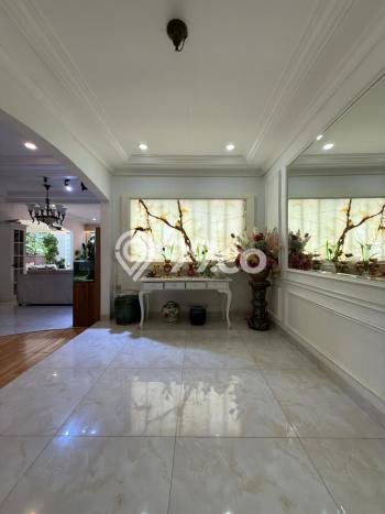 Hunian Elit LB 470m2 Siap Huni Desain Elegan di Bintaro, Tangerang Selatan Hunian Elit LB 470m2 Siap Huni Desain Elegan di Bintaro, Tangerang Selatan