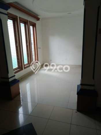 Rumah di Kuningan, Dekat Pusat Kota, 5 KM, Luas 300m² Bangunan 450m² Rumah di Kuningan, Dekat Pusat Kota, 5 KM, Luas 300m² Bangunan 450m²