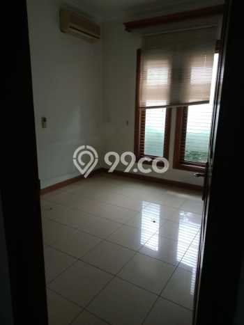 Rumah di Kuningan, Dekat Pusat Kota, 5 KM, Luas 300m² Bangunan 450m² Rumah di Kuningan, Dekat Pusat Kota, 5 KM, Luas 300m² Bangunan 450m²