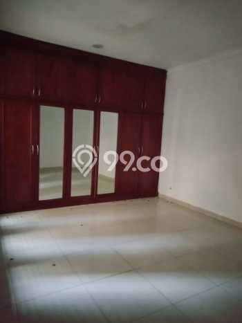 Rumah di Kuningan, Dekat Pusat Kota, 5 KM, Luas 300m² Bangunan 450m² Rumah di Kuningan, Dekat Pusat Kota, 5 KM, Luas 300m² Bangunan 450m²