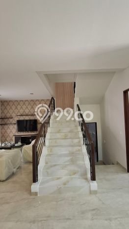Hunian Elit LB 190m2 Siap Pakai Desain Elegan di BSD, Tangerang Hunian Elit LB 190m2 Siap Pakai Desain Elegan di BSD, Tangerang