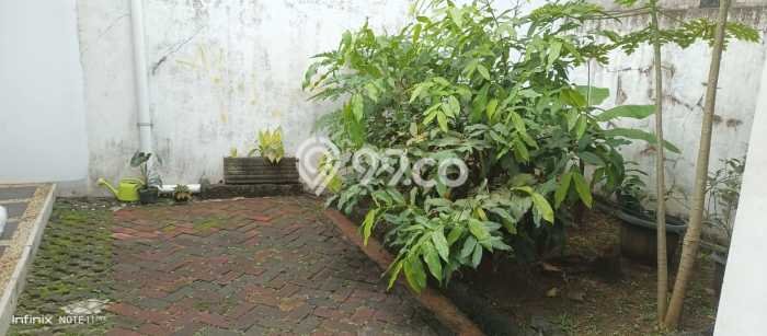 Rumah LT 181m² / LB 100m² Area Strategis di BSD Taman Crysant, Tangerang Rumah LT 181m² / LB 100m² Area Strategis di BSD Taman Crysant, Tangerang