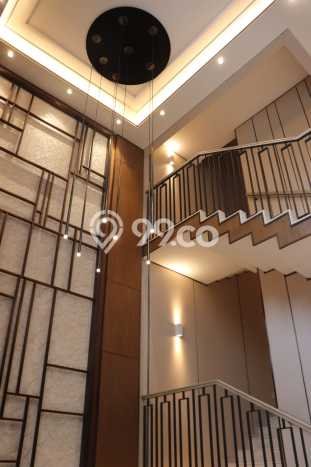 Rumah 5 KT 5 KM LT 276m², Luas Bangunan 441m² di BSD, Tangerang Rumah 5 KT 5 KM LT 276m², Luas Bangunan 441m² di BSD, Tangerang