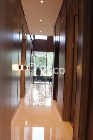 Rumah 5 KT 5 KM LT 276m², Luas Bangunan 441m² di BSD, Tangerang Rumah 5 KT 5 KM LT 276m², Luas Bangunan 441m² di BSD, Tangerang