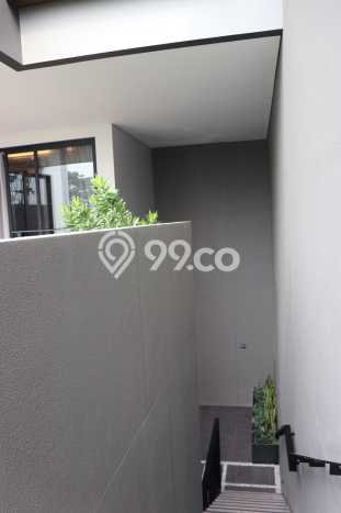 Rumah 5 KT 5 KM LT 276m², Luas Bangunan 441m² di BSD, Tangerang Rumah 5 KT 5 KM LT 276m², Luas Bangunan 441m² di BSD, Tangerang