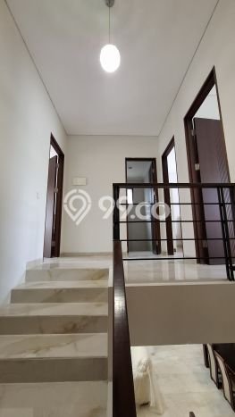 Hunian Elit LB 190m2 Siap Pakai Desain Elegan di BSD, Tangerang Hunian Elit LB 190m2 Siap Pakai Desain Elegan di BSD, Tangerang